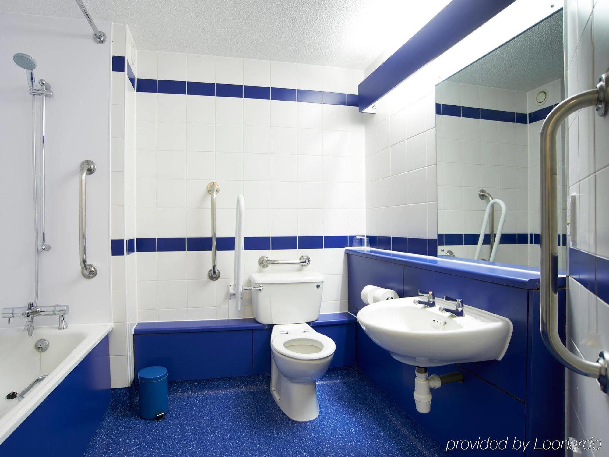 Travelodge Γκίλντφορντ Εξωτερικό φωτογραφία